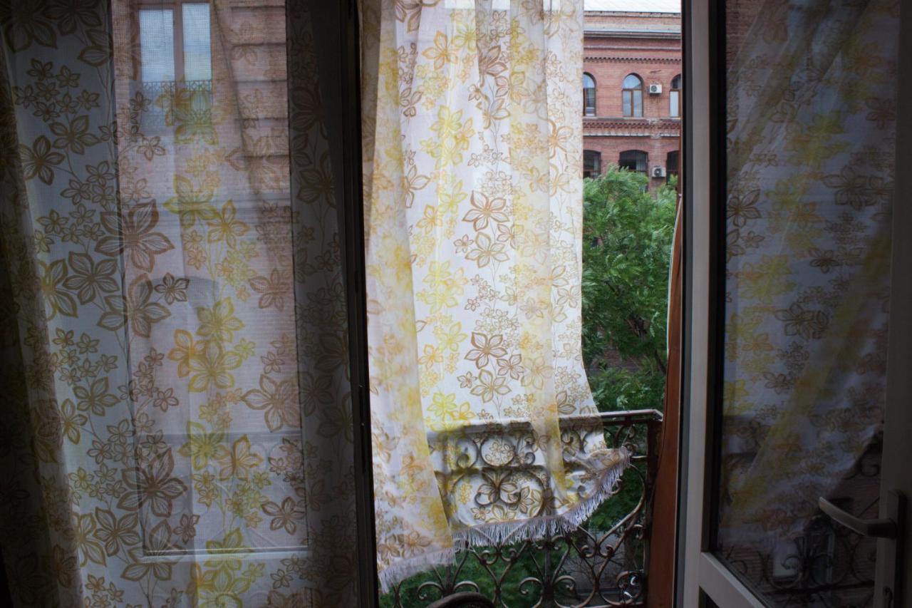 Diwan Hostel Tbilisi Exterior photo